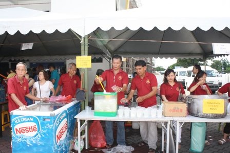 素食义卖会密宗团摊位。